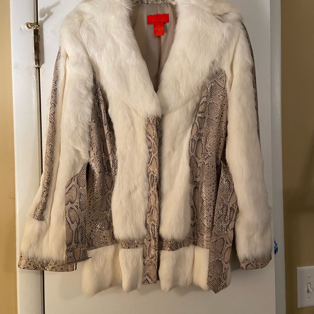 Size 4 Fur/ snakeskin Coat❤️worn once❤️